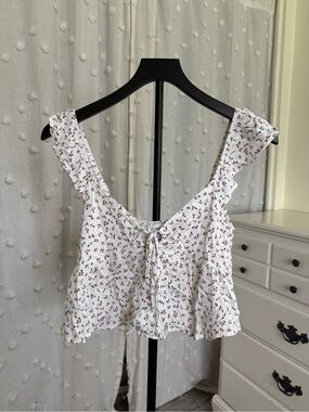 La Hearts White Floral Tie-Front Ruffle Camisole